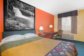 Super 8 by Wyndham Talladega AL - Chambre
