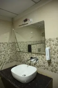 Hotel Ganga Kaveri - Bathroom