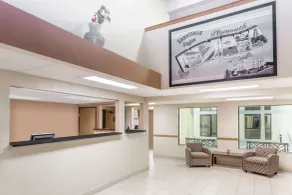 Super 8 by Wyndham Plymouth - Lobby