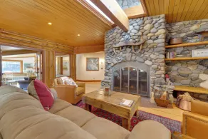Sun Valley Log Home w/ Hot Tub & Mtn Views! - Innvendig