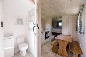 Honeysuckle Farm Hut 5 - Suffolk Farm Holidays - Badeværelse