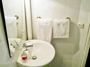 Hotel de Lille - Louvre - Badezimmer
