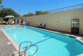 Holiday Inn Express & Suites Pasadena - Los Angeles by IHG - Pool