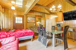 Community Perks: Monticello Cabin w/ Grill! - Innenbereich