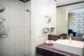 elaya hotel vienna city west, Trademark by Wyndham - Bathroom