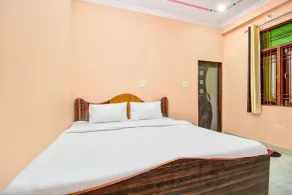 SPOT ON 40724 Kukas Guest House - Quarto