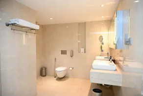 The LaLiT New Delhi - Bathroom