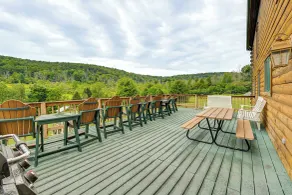Game Room + Fire Pit: Sprawling Westfield Retreat! - Interiör