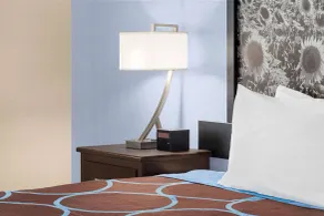 Super 8 by Wyndham Lenexa Overland Park Area/Mall Area - Chambre