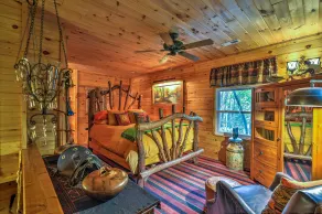 Celo Cabin w/ Deck in Pisgah National Forest - Habitación