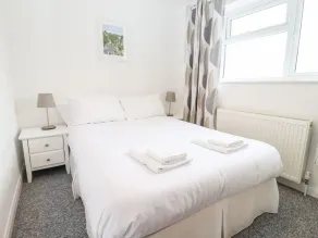 17 Sands Close - Room