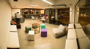 Ipanema Beach Hostel - Lobby sitting area