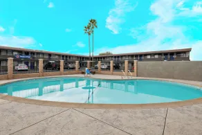 Studio 6 Suites – San Bernardino, CA  - Piscine
