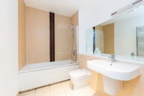 Perfect 2 bedroom apartment near Liverpool street - Bathroom