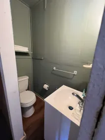 Countryside Inn - Bathroom