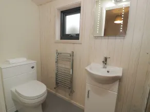 Betsi - Bathroom