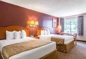 The Parkwood Inn & Suites - Zimmer