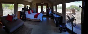 OuKlip Game Lodge - Room