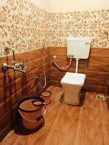 Janani Niwas Matheran - Bathroom