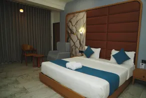 Hotel Leela's - Room