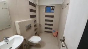 Hotel Purva - Bathroom
