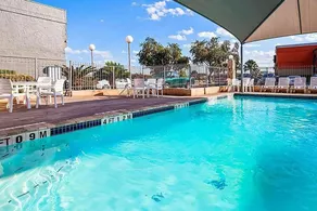 Travelodge by Wyndham San Antonio Downtown Northeast - Pool