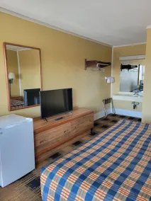 Smokies Inn - New Linens & Ultrafast WIFI - Friendliest Hospitality Guaranteed! - Chambre