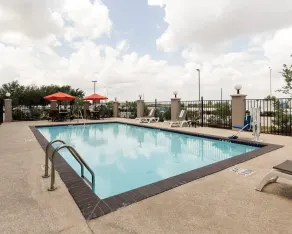Comfort Suites near Westchase on Beltway 8 - Piscina