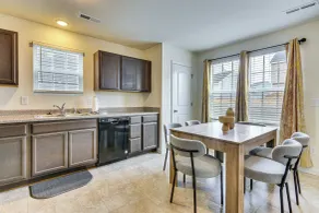 4 Mi to Hospital & Dtwn Greensboro: Spacious Home - Interiør