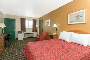 Days Inn by Wyndham Paxton - Room