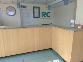 Royal Canadian Motel - Hall