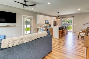 Rock Hall Retreat w/ Balcony Near Park & Marina! - Innvendig