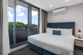 Meriton Suites Waterloo - Room