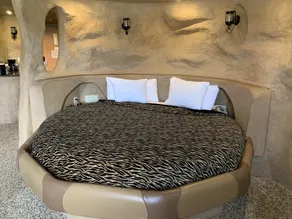 Designer Inn and Suites - Room