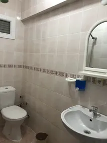 Joey Motel - Baño