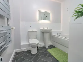 The Chase - 30 Ayr Avenue - Bathroom