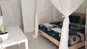 THE VILLAGE INN Rua Beach  - Chambre