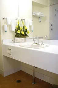 Aquarius On The Beach - Bathroom