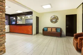 Howard Johnson by Wyndham Arlington Ballpark / Six Flags - Hall