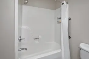 Holiday Inn Express Hotel & Suites Grand Rapids-North by IHG - Salle de bain