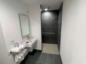The Midtowner Hotel, SureStay Collection by Best Western - Salle de bain