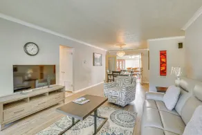 Peaceful Home Near Youngstown: Fenced Backyard! - Interiör