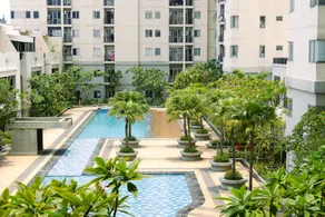 Homey and Comfort Stay Studio Room Maple Park Sunter Apartment By Travelio - Piscine