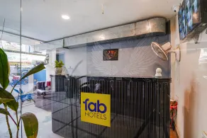 OYO Townhouse 1093 Unique Suites - Receção