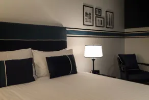 Ramada by Wyndham Diplomat Canberra - Room