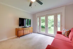 Dock Access: Waterfront Studio in Colonial Beach! - Interni