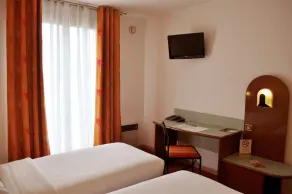 Hostellerie Saint Vincent Beauvais Aeroport - Room
