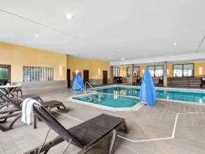 Comfort Inn & Suites Allen Park - Dearborn - Piscine