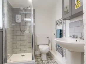 Landhaus mit Garten - Badezimmer