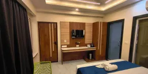 Asusss International - Zimmer